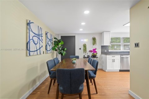 Снять в аренду виллу или дом в Норт-Майами, Флорида 3 спальни, 147.71м2, № 1987950 - фото 11