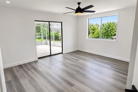House in Ormond Beach, Florida 3 bedrooms, 212.37 sq.m. № 2109682 - photo 5