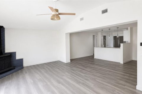 House in Ormond Beach, Florida 3 bedrooms, 212.37 sq.m. № 2109682 - photo 3