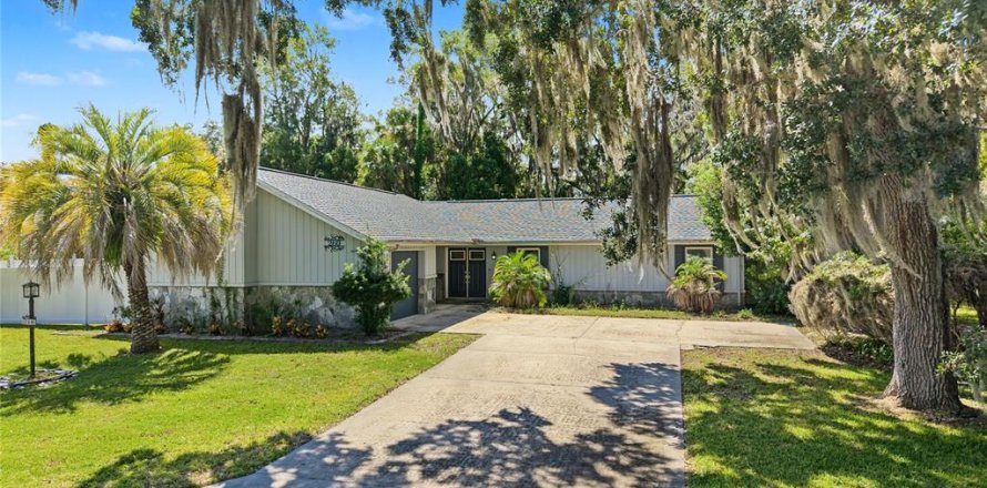 Villa ou maison à Crystal River, Floride 2 chambres, 152.36 m2 № 2399160