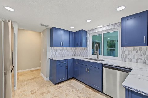Villa ou maison à vendre à Crystal River, Floride: 2 chambres, 152.36 m2 № 2399160 - photo 3