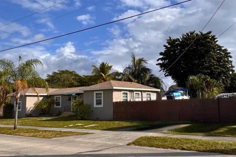 Casa en venta en Hollywood, Florida, 3 dormitorios, 114.73 m2 № 2027641 - foto 2