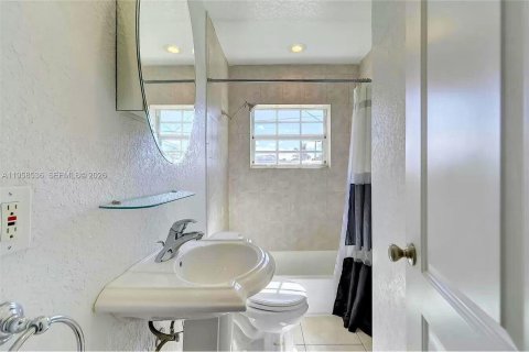 Casa en venta en Hollywood, Florida, 3 dormitorios, 114.73 m2 № 2027641 - foto 12