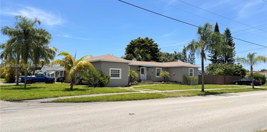 Casa en Hollywood, Florida 3 dormitorios, 114.73 m2 № 2027641