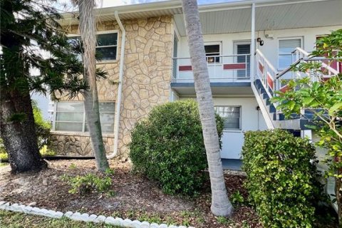 House in Saint Petersburg, Florida 2 bedrooms, 88.26 sq.m. № 2393950