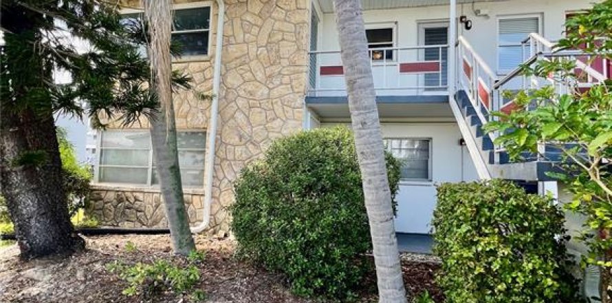 House in Saint Petersburg, Florida 2 bedrooms, 88.26 sq.m. № 2393950