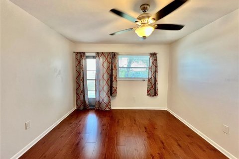 House in Saint Petersburg, Florida 2 bedrooms, 88.26 sq.m. № 2393950 - photo 19