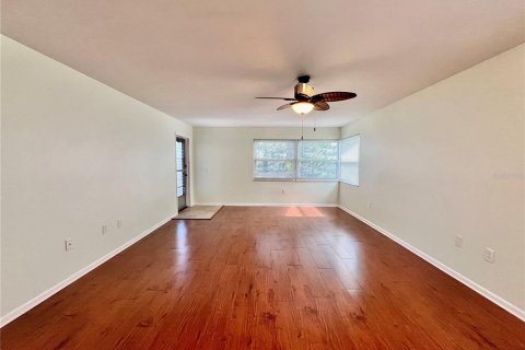 House in Saint Petersburg, Florida 2 bedrooms, 88.26 sq.m. № 2393950 - photo 7
