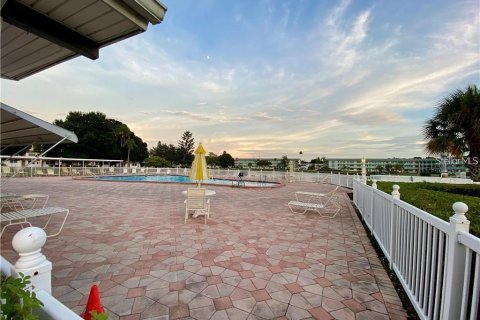 House in Saint Petersburg, Florida 2 bedrooms, 88.26 sq.m. № 2393950 - photo 22