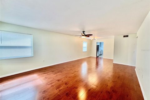 House in Saint Petersburg, Florida 2 bedrooms, 88.26 sq.m. № 2393950 - photo 4