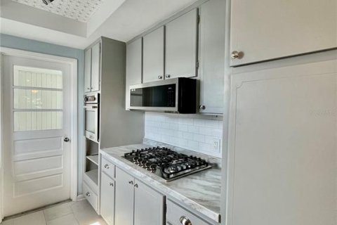 House in Saint Petersburg, Florida 2 bedrooms, 88.26 sq.m. № 2393950 - photo 11