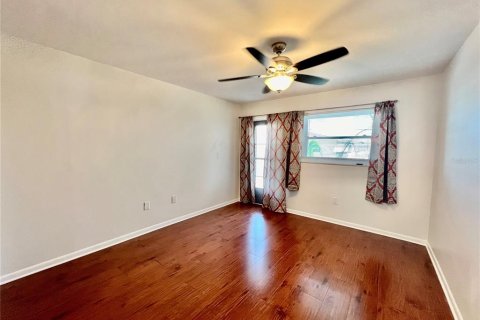 House in Saint Petersburg, Florida 2 bedrooms, 88.26 sq.m. № 2393950 - photo 18