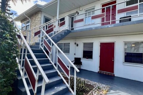 House in Saint Petersburg, Florida 2 bedrooms, 88.26 sq.m. № 2393950 - photo 2
