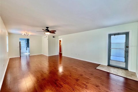 House in Saint Petersburg, Florida 2 bedrooms, 88.26 sq.m. № 2393950 - photo 6