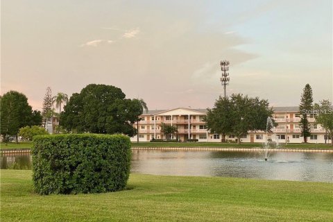 House in Saint Petersburg, Florida 2 bedrooms, 88.26 sq.m. № 2393950 - photo 24