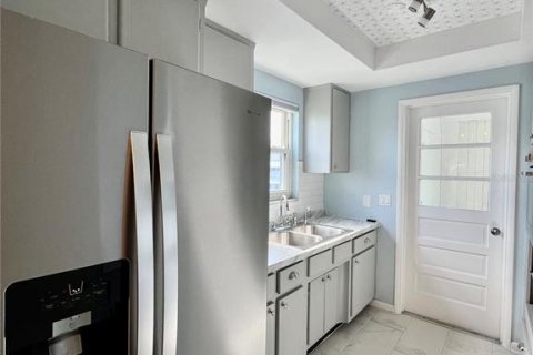 House in Saint Petersburg, Florida 2 bedrooms, 88.26 sq.m. № 2393950 - photo 10