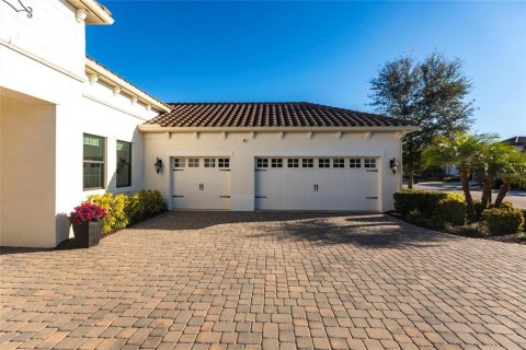 House in Bradenton, Florida 3 bedrooms, 283.82 sq.m. № 1684518 - photo 3