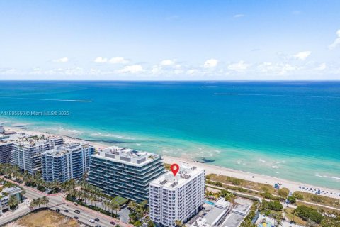 Condominio en venta en Surfside, Florida, 2 dormitorios, 118.64 m2 № 1947682 - foto 25