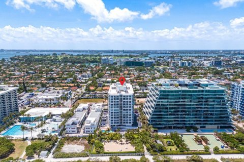 Condominio en venta en Surfside, Florida, 2 dormitorios, 118.64 m2 № 1947682 - foto 23