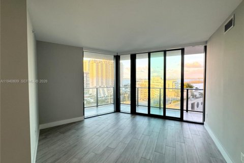 Copropriété à vendre à Miami, Floride: 3 chambres, 103.12 m2 № 1998762 - photo 13