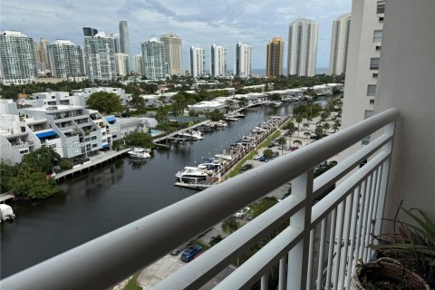 Copropriété à louer à Sunny Isles Beach, Floride: 1 chambre, 64.57 m2 № 1987338 - photo 1
