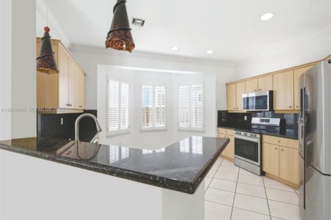Villa ou maison à louer à Miami, Floride: 4 chambres, 269.6 m2 № 2091262 - photo 5