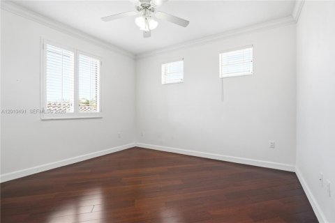 Villa ou maison à louer à Miami, Floride: 4 chambres, 269.6 m2 № 2091262 - photo 10