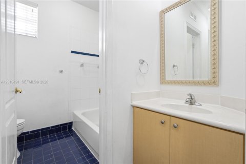 Villa ou maison à louer à Miami, Floride: 4 chambres, 269.6 m2 № 2091262 - photo 18