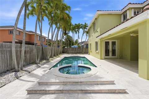 Villa ou maison à louer à Miami, Floride: 4 chambres, 269.6 m2 № 2091262 - photo 4
