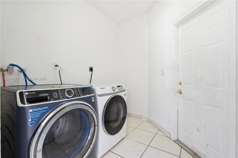Villa ou maison à louer à Miami, Floride: 4 chambres, 269.6 m2 № 2091262 - photo 21