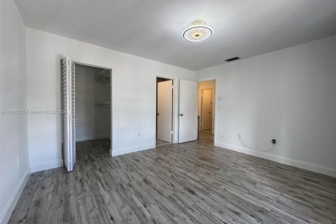 Adosado en alquiler en Miami, Florida, 3 dormitorios, 115.2 m2 № 1932212 - foto 22