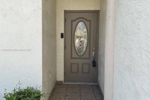 Adosado en alquiler en Miami, Florida, 3 dormitorios, 115.2 m2 № 1932212 - foto 4