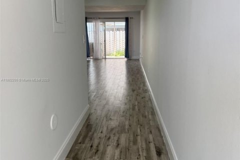 Adosado en alquiler en Miami, Florida, 3 dormitorios, 115.2 m2 № 1932212 - foto 5