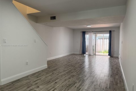 Adosado en alquiler en Miami, Florida, 3 dormitorios, 115.2 m2 № 1932212 - foto 12