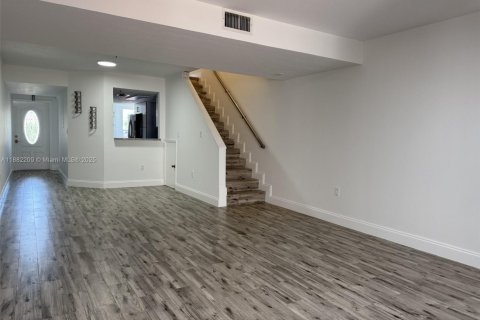 Adosado en alquiler en Miami, Florida, 3 dormitorios, 115.2 m2 № 1932212 - foto 13