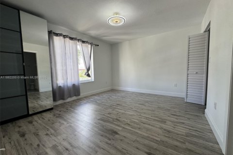 Adosado en alquiler en Miami, Florida, 3 dormitorios, 115.2 m2 № 1932212 - foto 21
