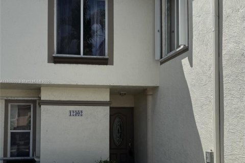 Adosado en alquiler en Miami, Florida, 3 dormitorios, 115.2 m2 № 1932212 - foto 3
