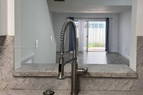 Adosado en alquiler en Miami, Florida, 3 dormitorios, 115.2 m2 № 1932212 - foto 10
