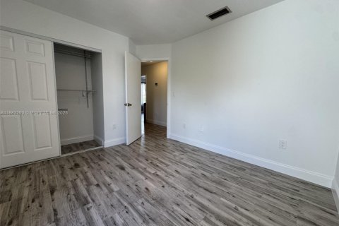Adosado en alquiler en Miami, Florida, 3 dormitorios, 115.2 m2 № 1932212 - foto 17