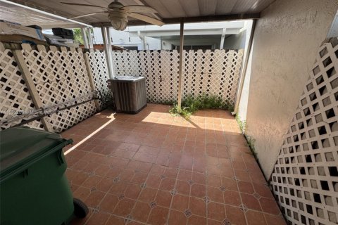 Adosado en alquiler en Miami, Florida, 3 dormitorios, 115.2 m2 № 1932212 - foto 14