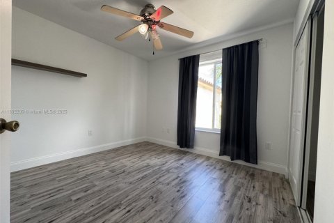 Adosado en alquiler en Miami, Florida, 3 dormitorios, 115.2 m2 № 1932212 - foto 19