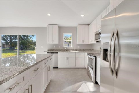 House in Kissimmee, Florida 4 bedrooms, 152.36 sq.m. № 1916641 - photo 9