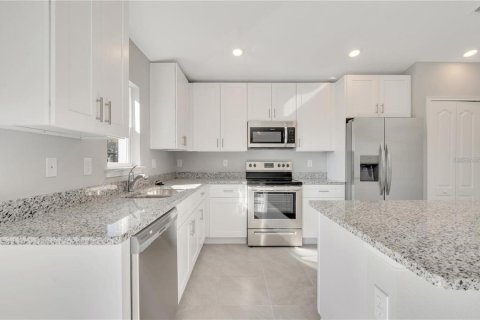 House in Kissimmee, Florida 4 bedrooms, 152.36 sq.m. № 1916641 - photo 10