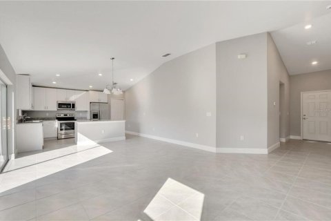 House in Kissimmee, Florida 4 bedrooms, 152.36 sq.m. № 1916641 - photo 3