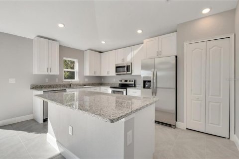House in Kissimmee, Florida 4 bedrooms, 152.36 sq.m. № 1916641 - photo 7