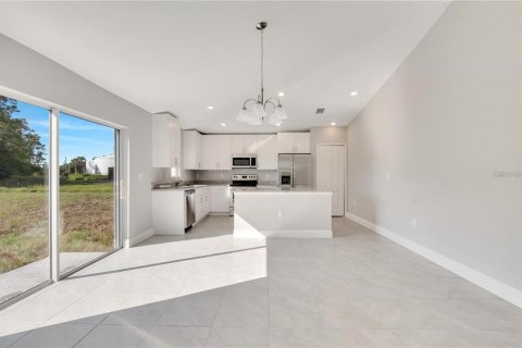 House in Kissimmee, Florida 4 bedrooms, 152.36 sq.m. № 1916641 - photo 5