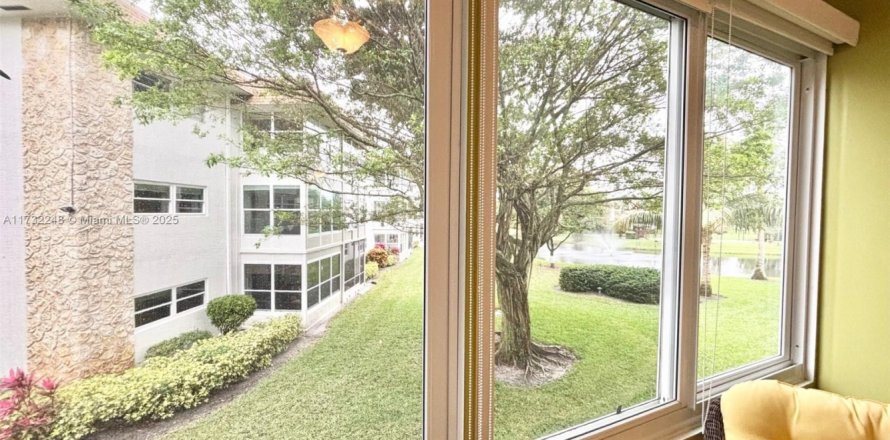 Condo à Lauderdale Lakes, Floride, 2 chambres  № 1703369