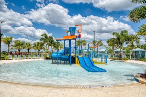 Adosado en venta en Kissimmee, Florida, 4 dormitorios, 194.17 m2 № 2172106 - foto 5