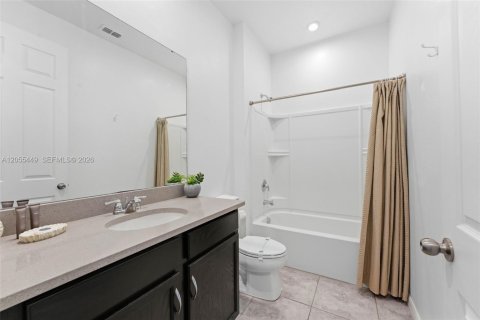 Adosado en venta en Kissimmee, Florida, 4 dormitorios, 194.17 m2 № 2172106 - foto 28