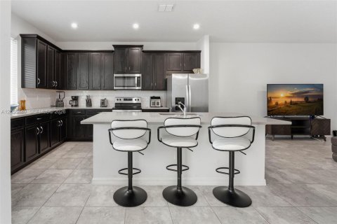 Adosado en venta en Kissimmee, Florida, 4 dormitorios, 194.17 m2 № 2172106 - foto 23